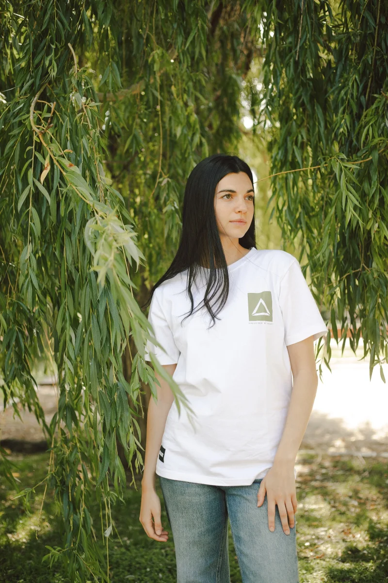 Iconic White - Image 7