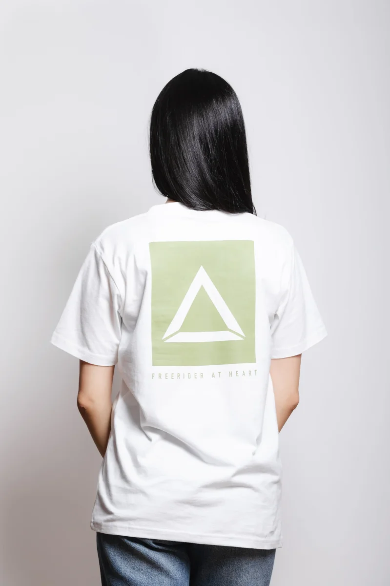 Iconic White - Image 9